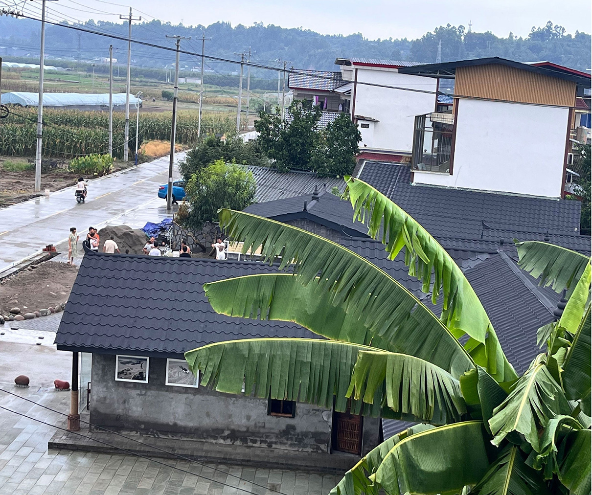 828琉璃彩石瓦安装效果2.jpg