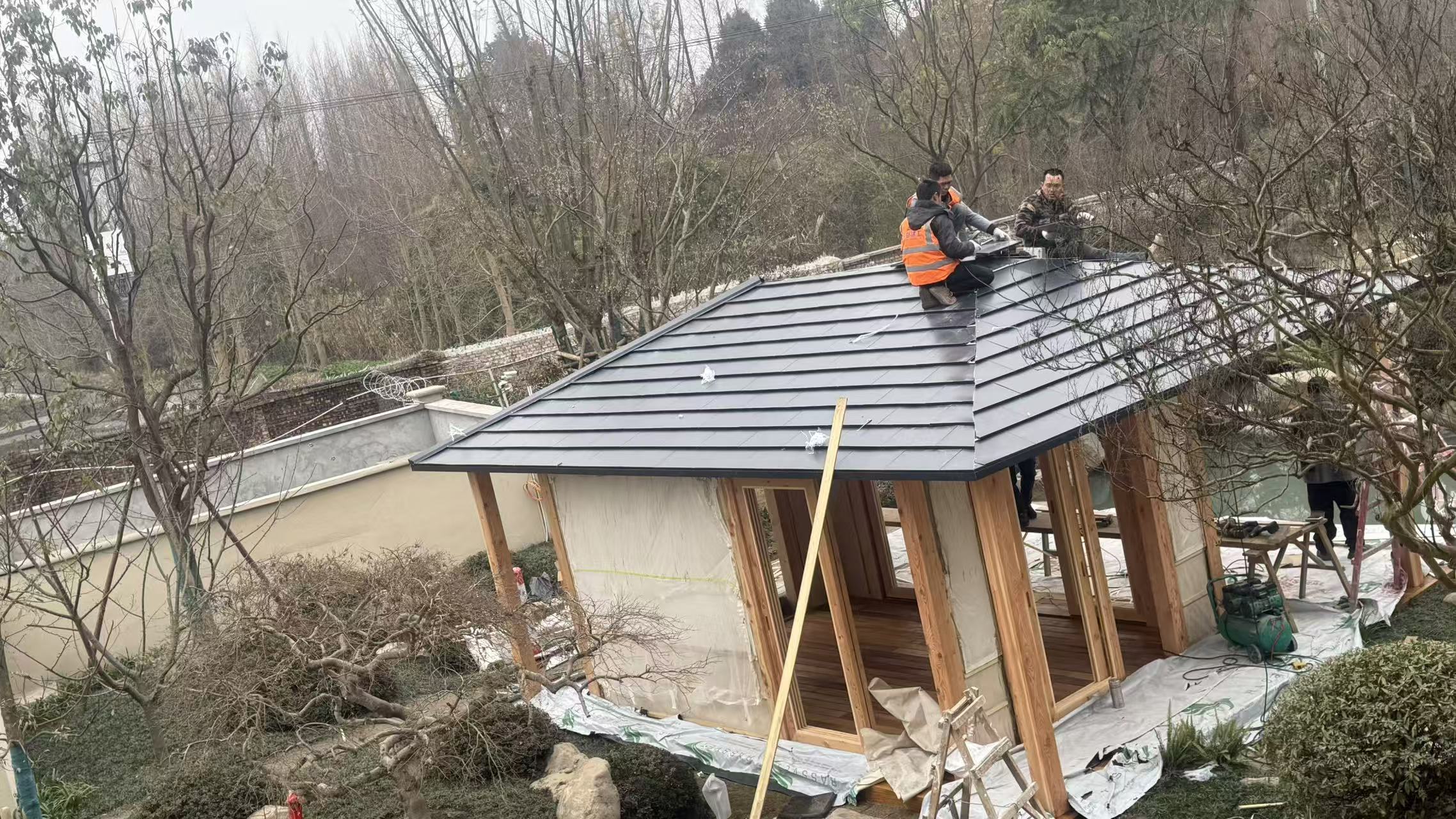 铝镁锰屋面轻质又安全.jpg