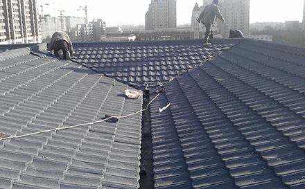 自建房盖瓦2.jpg